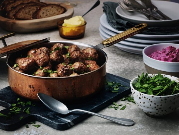 Ziemassvētku gaļas bumbiņas ar ingveru